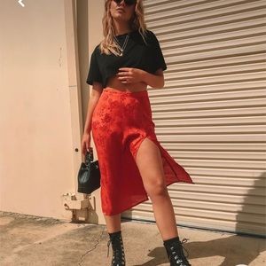 Motel Saika Skirt Rust Midi Split